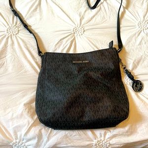 Michael Kors Large messenger bag black signature used excellent condition